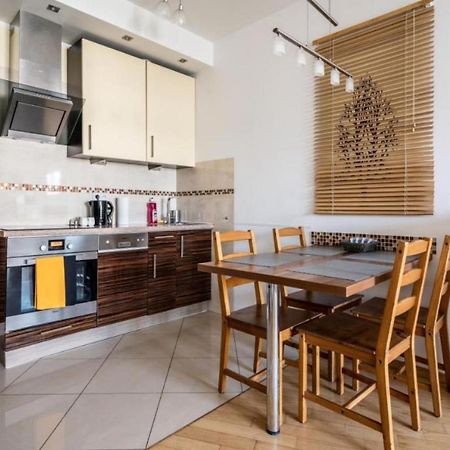 Platinum Tower - City Center - Golden Apartments Варшава Екстериор снимка