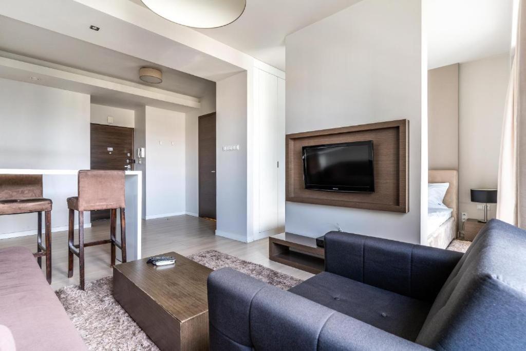 Platinum Tower - City Center - Golden Apartments Варшава Екстериор снимка
