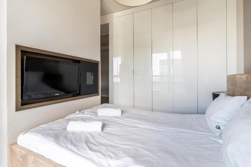Platinum Tower - City Center - Golden Apartments Варшава Екстериор снимка