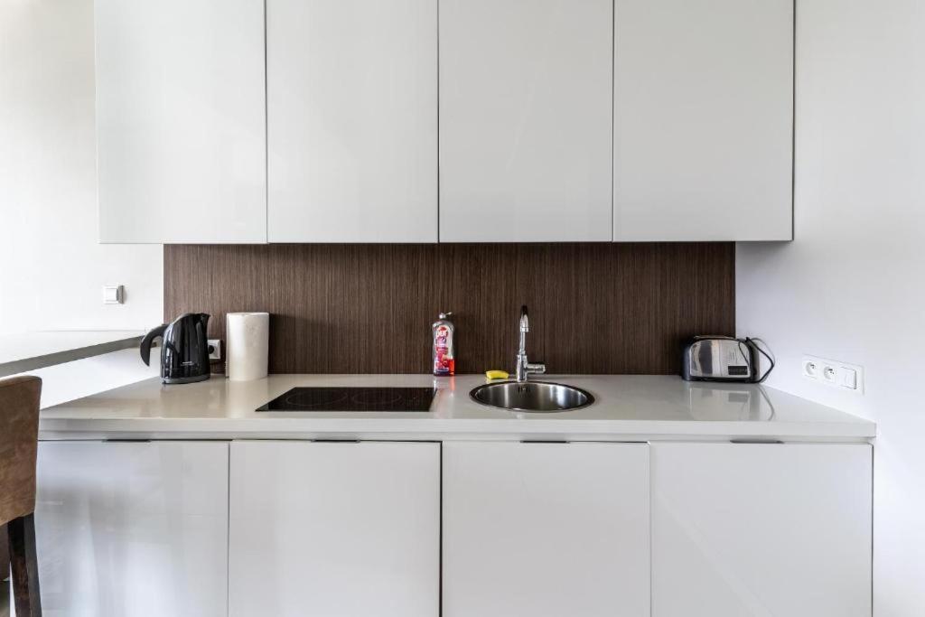 Platinum Tower - City Center - Golden Apartments Варшава Екстериор снимка