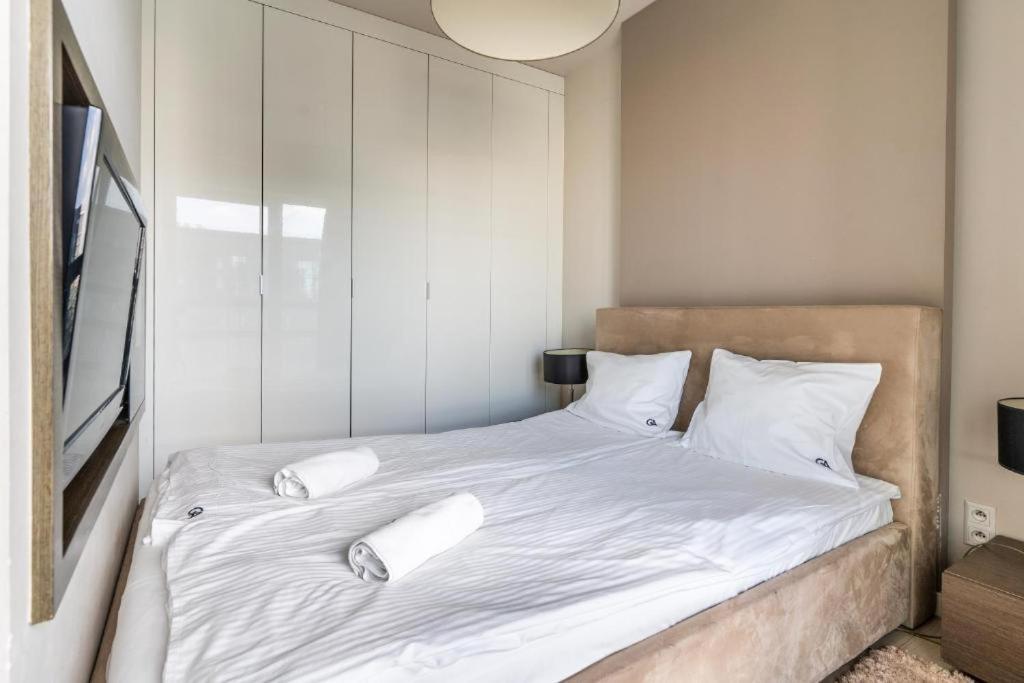 Platinum Tower - City Center - Golden Apartments Варшава Екстериор снимка