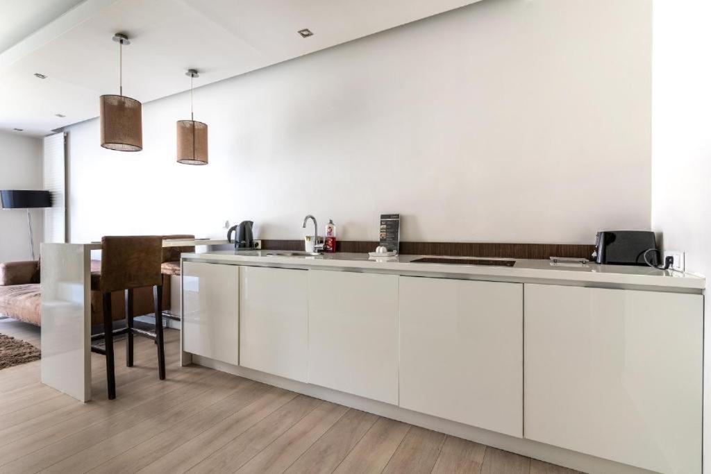 Platinum Tower - City Center - Golden Apartments Варшава Екстериор снимка