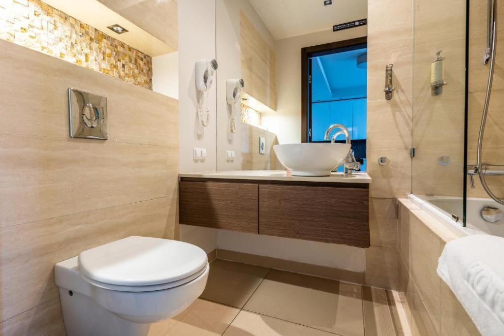 Platinum Tower - City Center - Golden Apartments Варшава Екстериор снимка