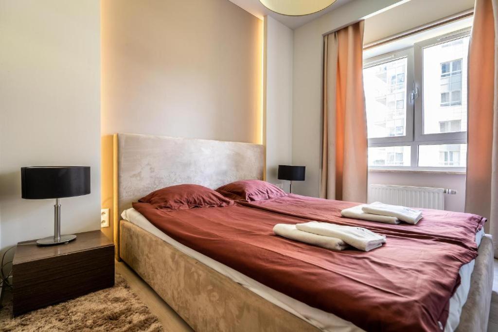 Platinum Tower - City Center - Golden Apartments Варшава Екстериор снимка