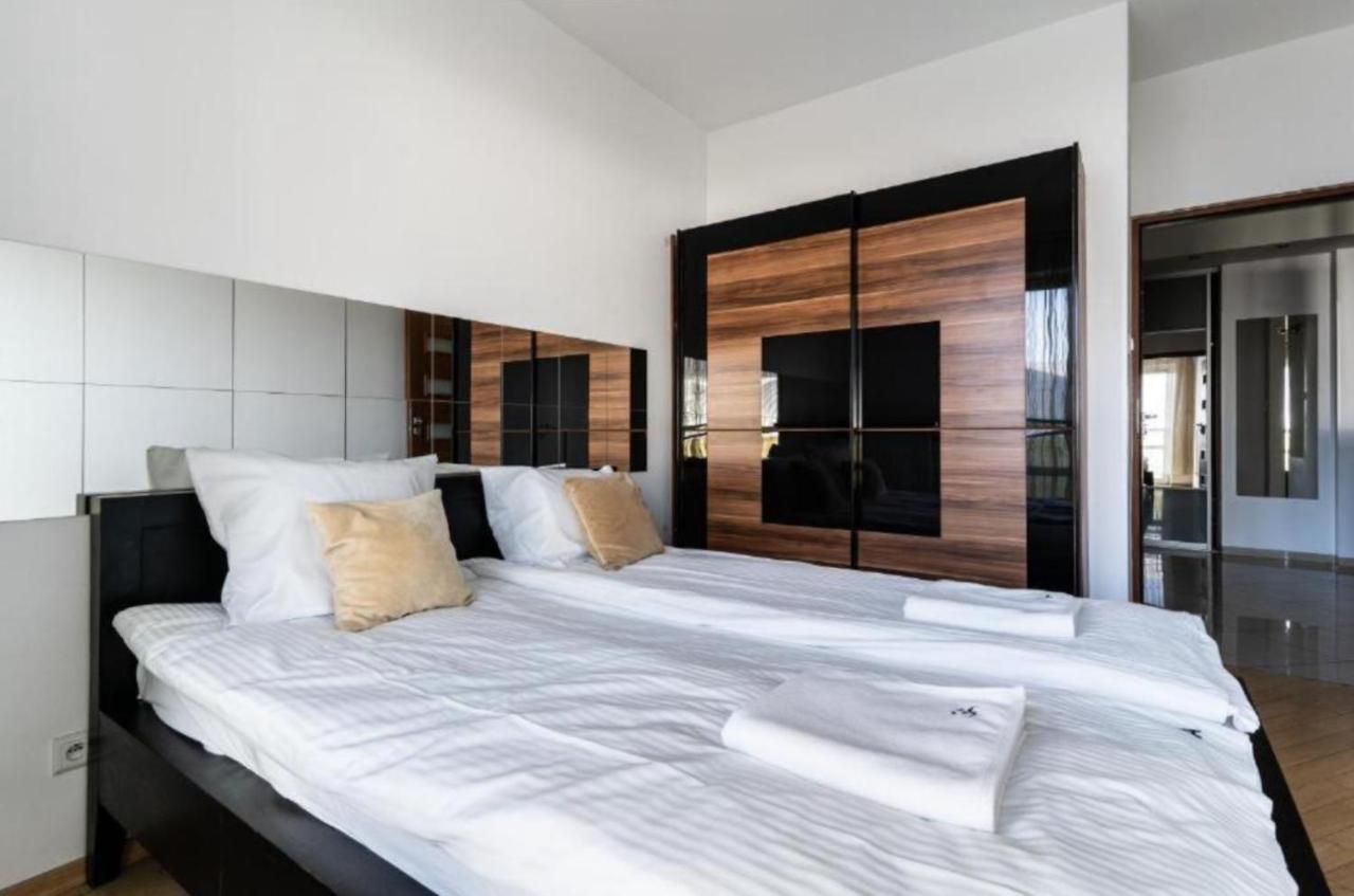 Platinum Tower - City Center - Golden Apartments Варшава Екстериор снимка