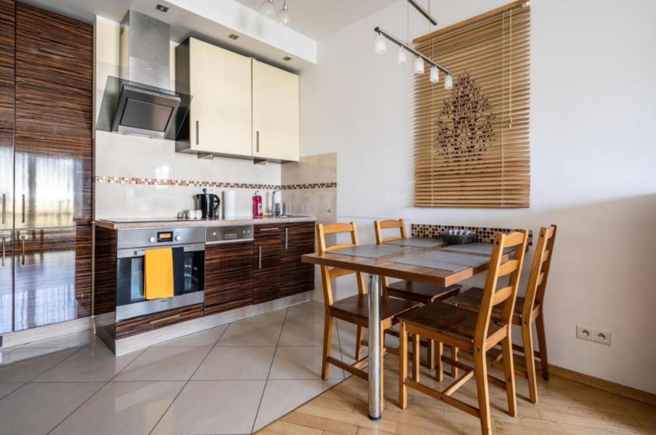 Platinum Tower - City Center - Golden Apartments Варшава Екстериор снимка