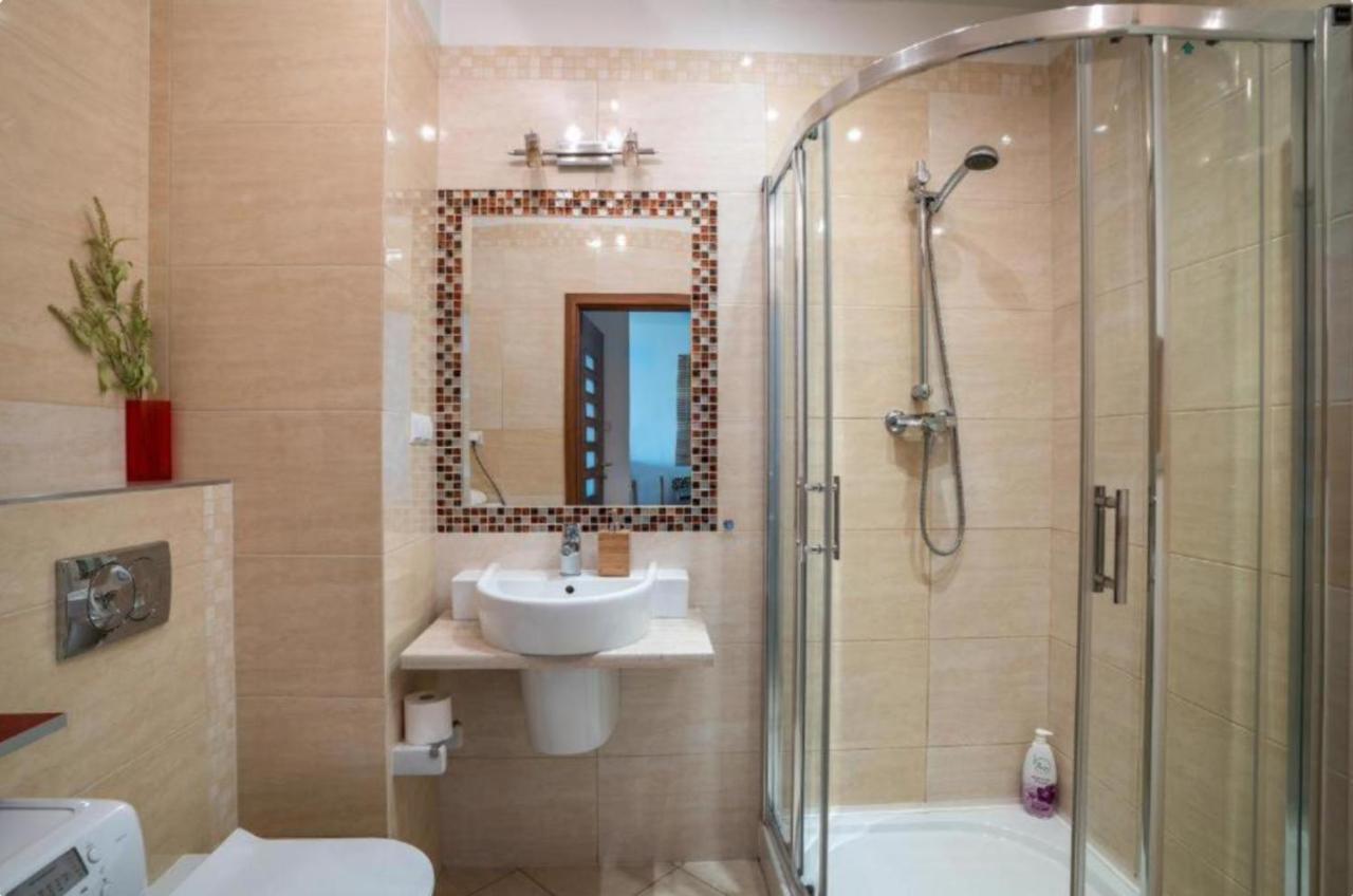 Platinum Tower - City Center - Golden Apartments Варшава Екстериор снимка
