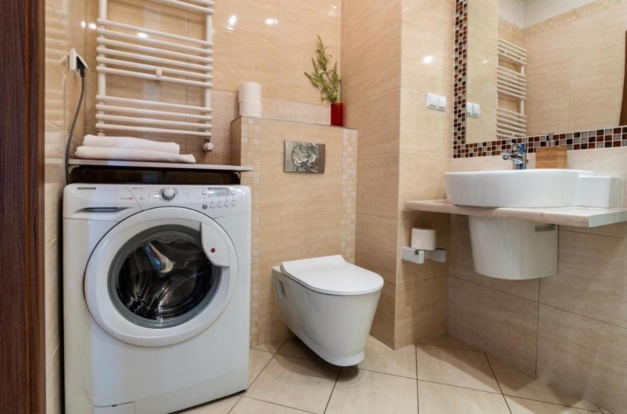 Platinum Tower - City Center - Golden Apartments Варшава Екстериор снимка