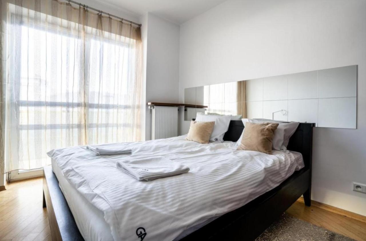 Platinum Tower - City Center - Golden Apartments Варшава Екстериор снимка