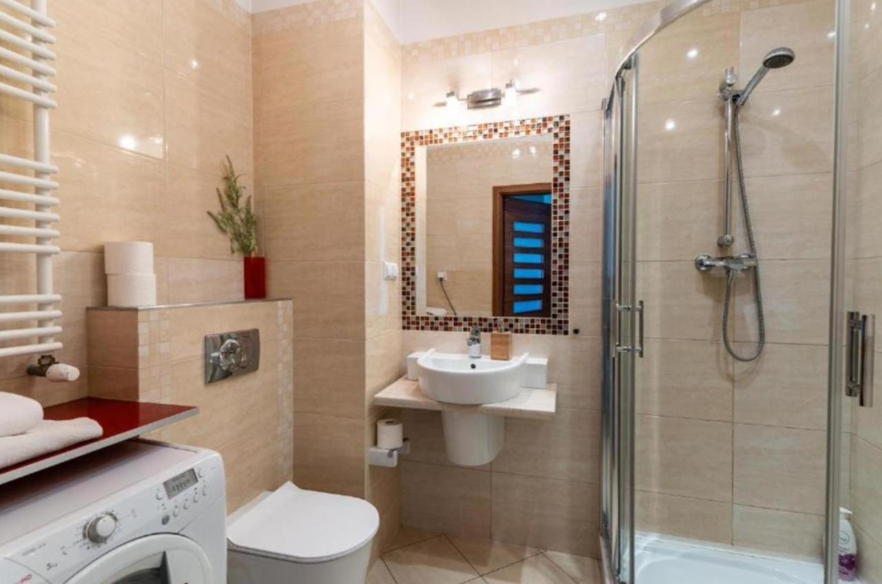 Platinum Tower - City Center - Golden Apartments Варшава Екстериор снимка