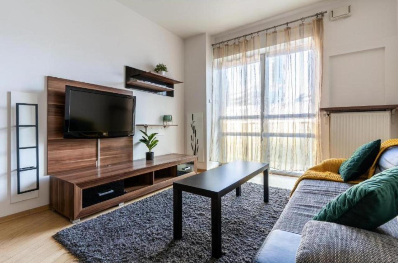 Platinum Tower - City Center - Golden Apartments Варшава Екстериор снимка